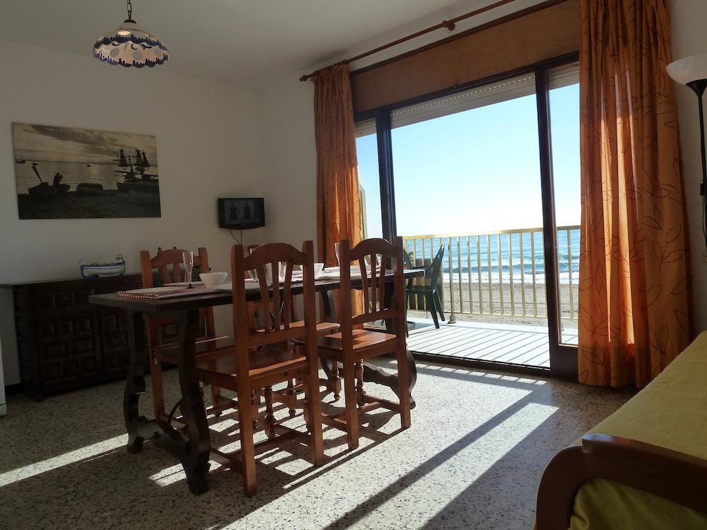 Villa Service - Apartamentos Aransol Ел Вендрел Стая снимка